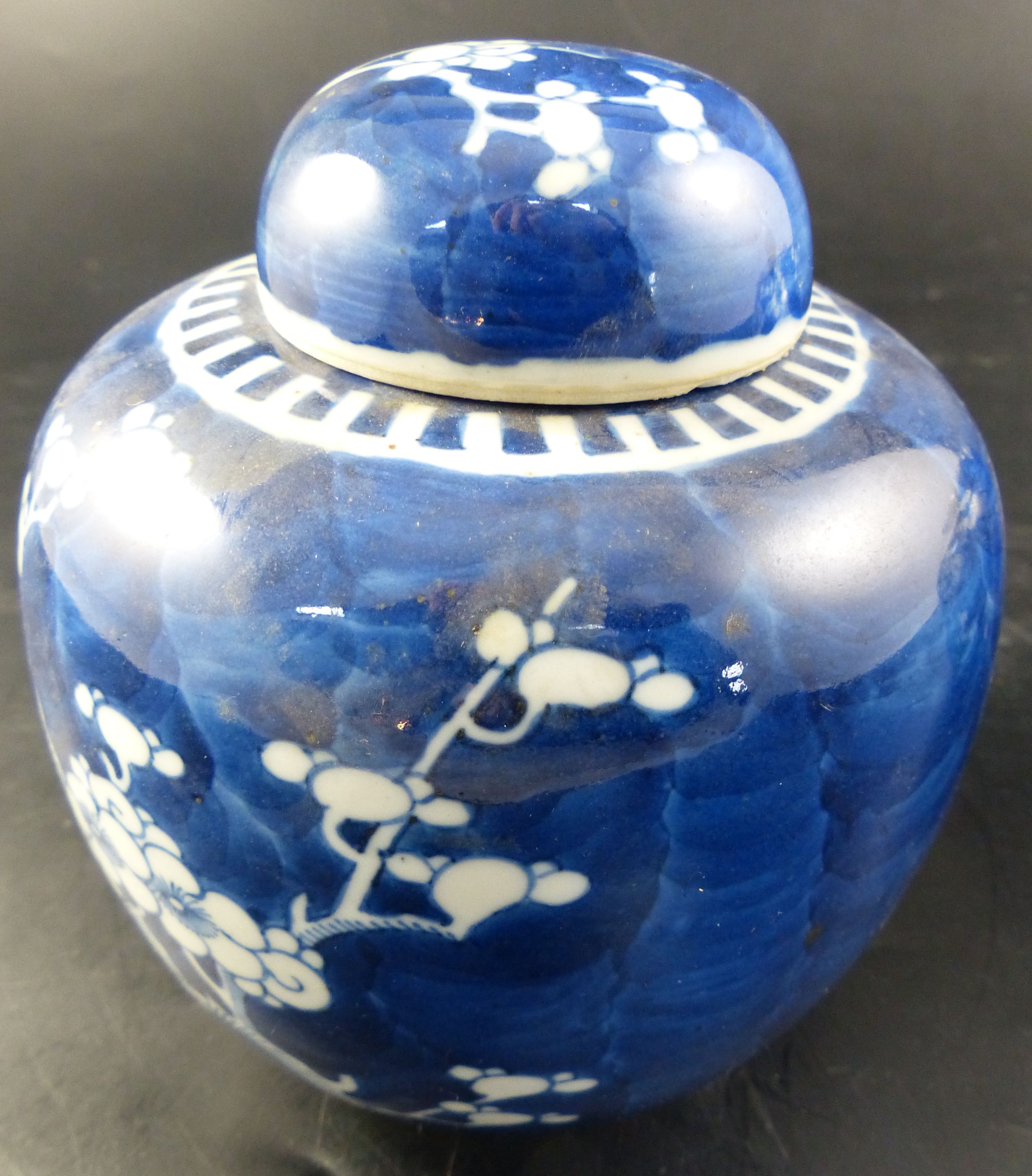 A pair of Chinese blue and white ginger jars, overall height 14cm